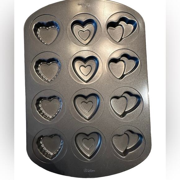 Wilton Valentine Heart Shaped Cookie Non-Stick Baking Pan - Picture 1 of 3